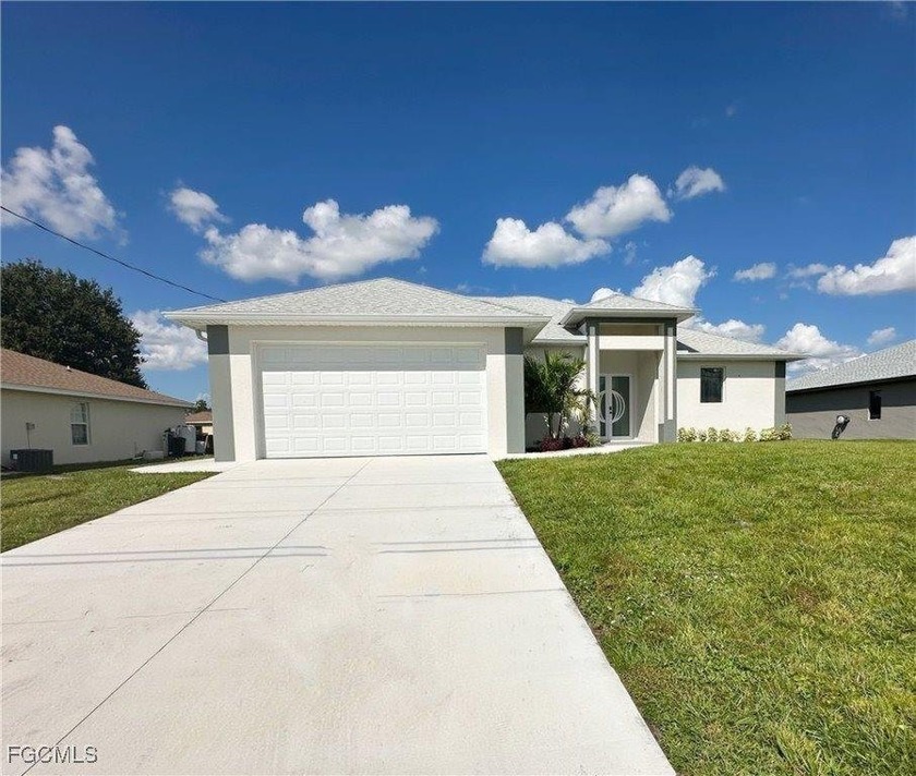 Welcome to this beautifully ready to move in 3-bedroom - Beach Home for sale in Lehigh Acres, Florida on Beachhouse.com