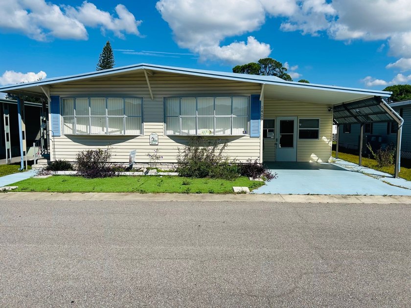 CASH BUYER ONLY - TURNKEY 55+ LIVING IN PRIME LARGO LOCATION! - Beach Home for sale in Largo, Florida on Beachhouse.com