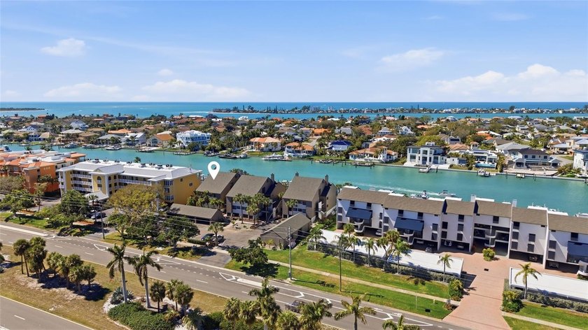 Waterfront living in Tierra Verde with a sunset view! This condo - Beach Condo for sale in St. Petersburg, Florida on Beachhouse.com
