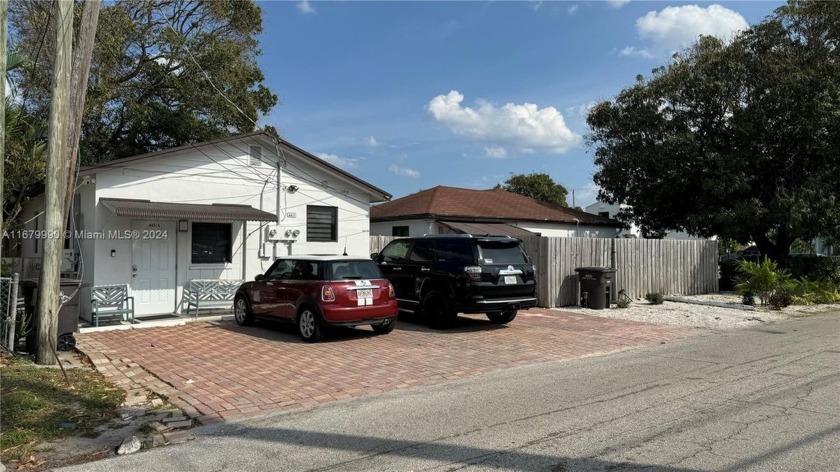 Excellent opportunity to acquire a strong cash flowing - Beach Townhome/Townhouse for sale in West Palm Beach, Florida on Beachhouse.com