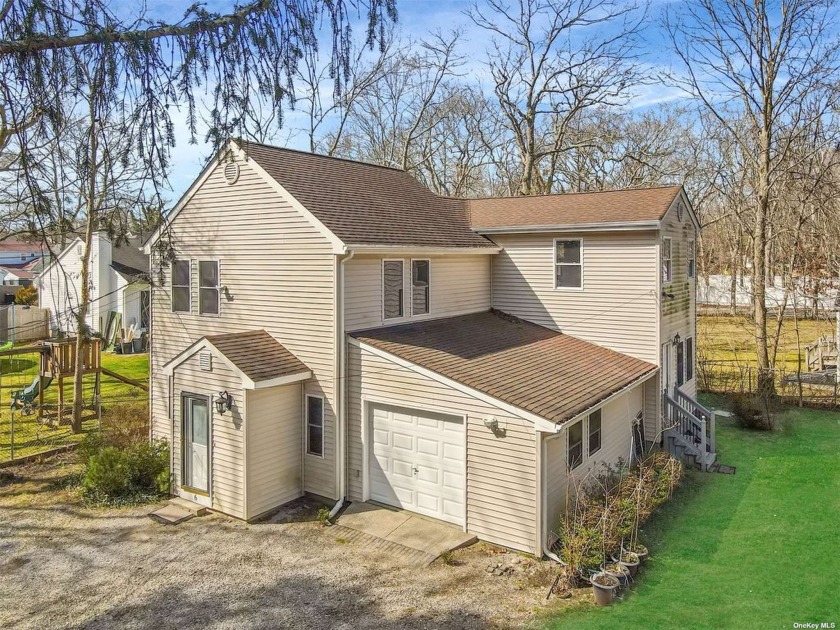 This charming 3-bedroom, 2-bathroom Colonial home is located on - Beach Home for sale in Mastic Beach, New York on Beachhouse.com