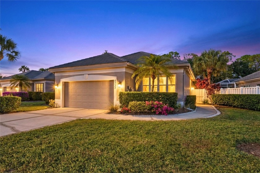 Immaculate and beautifully maintained, this stunning 2-bedroom - Beach Home for sale in Bradenton, Florida on Beachhouse.com