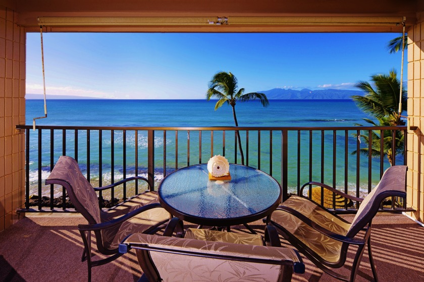 Top floor with Gorgeous Ocean Views! Centrally Located! - Beach Vacation Rentals in Lahaina, Hawaii on Beachhouse.com