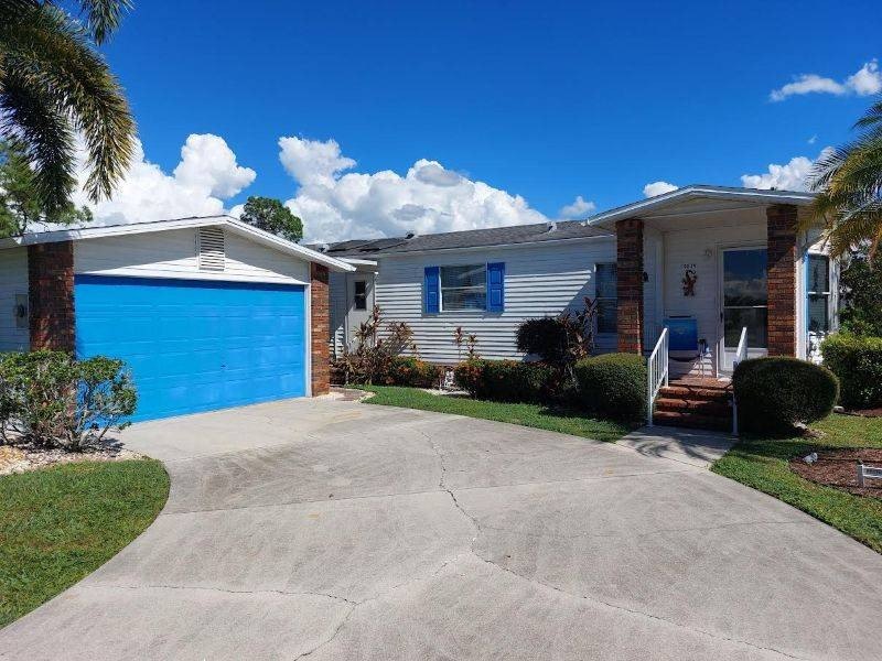 Beautiful Corner Lot partially furnished home with 2 bedrooms, 2 - Beach Home for sale in North Fort Myers, Florida on Beachhouse.com