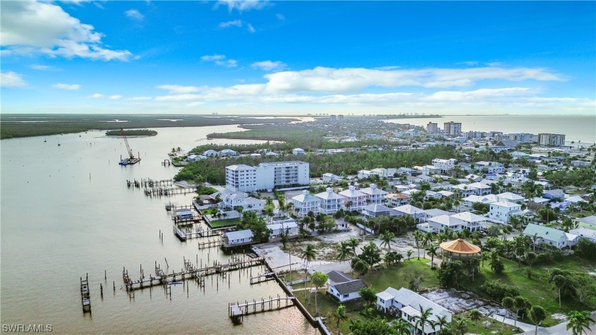 Very rare find this super large bayfront lot that can be split - Beach Home for sale in Fort Myers Beach, Florida on Beachhouse.com