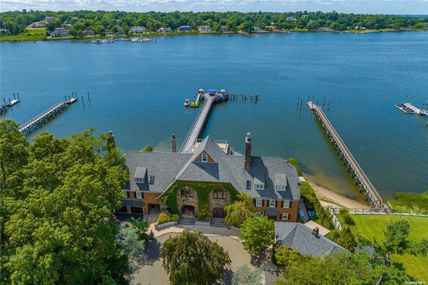 Extraordinary WATERFRONT Masterpiece offering the largest - Beach Home for sale in Manhasset, New York on Beachhouse.com