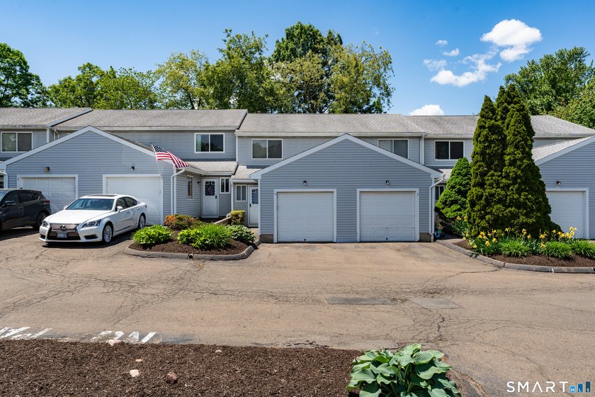 Beautifully updated 3-bedroom, 1.5-bath townhouse in a quiet - Beach Townhome/Townhouse for sale in East Haven, Connecticut on Beachhouse.com