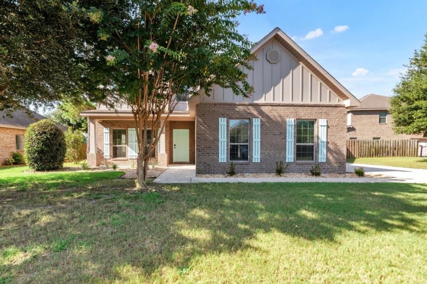 Lake front in Hammock Bay! This home boasts a large great room - Beach Home for sale in Freeport, Florida on Beachhouse.com