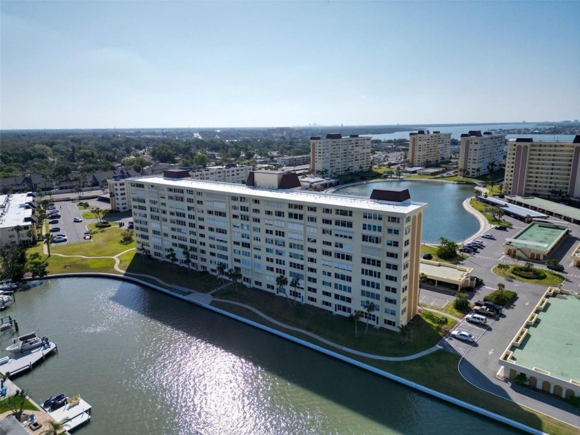 Wake up to sweeping views of the Intracoastal Waterway and end - Beach Condo for sale in St. Petersburg, Florida on Beachhouse.com
