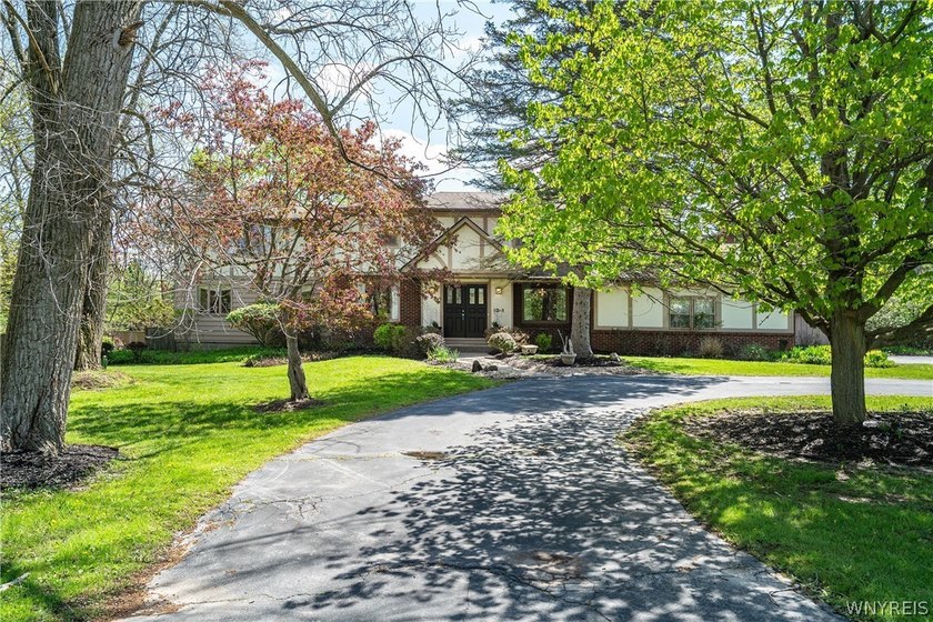 Gracious 4-bedroom, 3.5-bath home nestled on a sprawling wooded - Beach Home for sale in Clarence, New York on Beachhouse.com