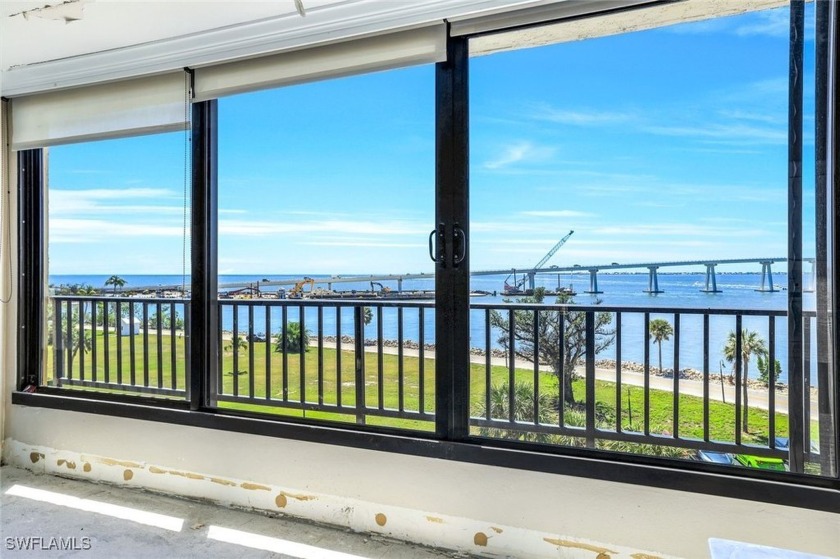 This is a fabulous opportunity to create your own design in this - Beach Condo for sale in Fort Myers, Florida on Beachhouse.com