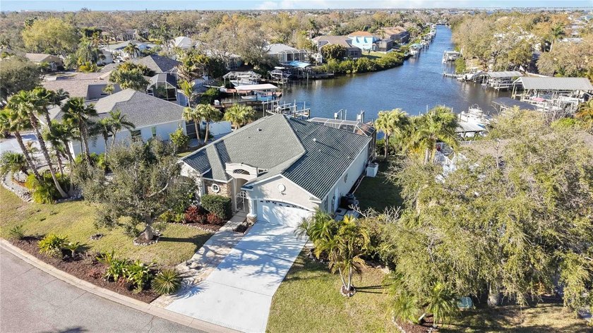 Your Florida waterfront lifestyle is waiting! This beautiful - Beach Home for sale in Bradenton, Florida on Beachhouse.com