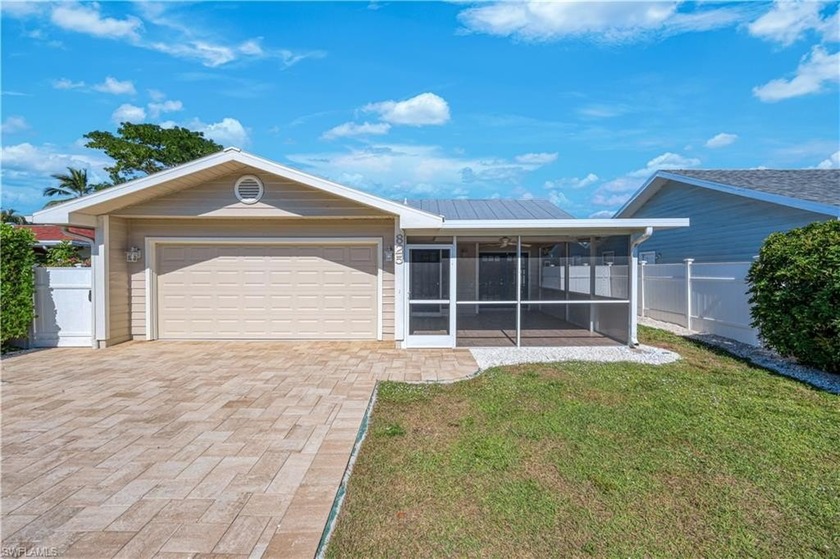 Welcome to your private North Naples oasis, an impeccably - Beach Home for sale in Naples, Florida on Beachhouse.com