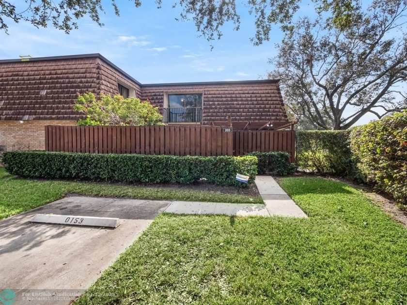 Charming 3-bedroom, 3-bathroom townhome in the sought after - Beach Townhome/Townhouse for sale in Greenacres, Florida on Beachhouse.com