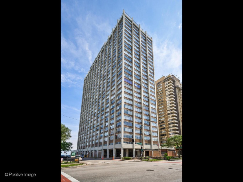 A special place to call home! This spacious unit on a high floor - Beach Home for sale in Chicago, Illinois on Beachhouse.com