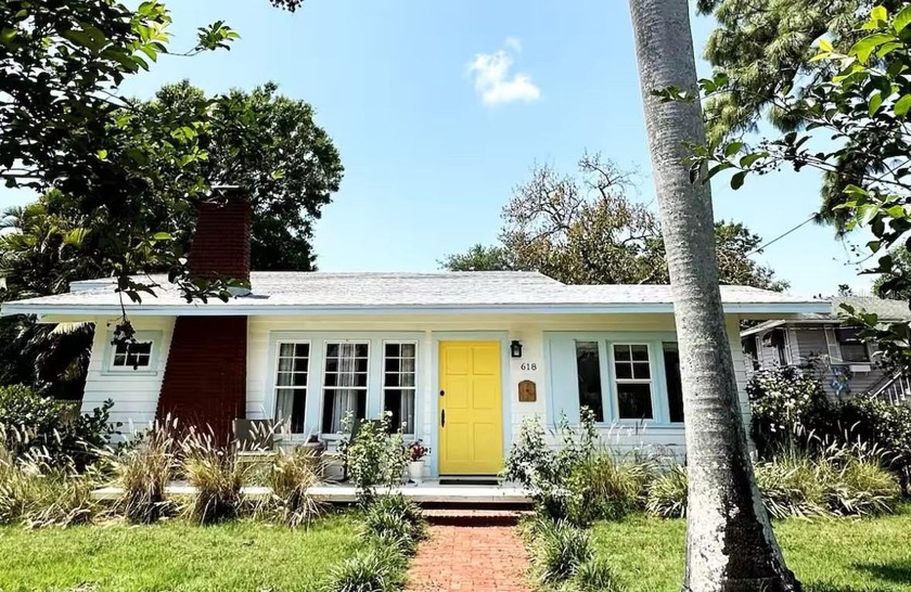 Absolutely stunning 1925 home in Historic Bradenton with Guest - Beach Home for sale in Bradenton, Florida on Beachhouse.com