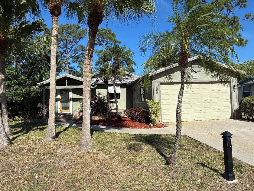 Unique home in Del Tura (55 and over community on leased land) - Beach Home for sale in North Fort Myers, Florida on Beachhouse.com