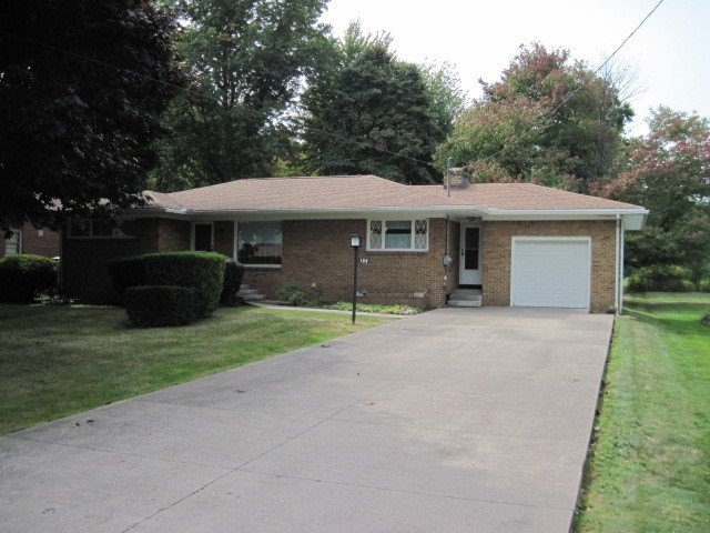 Well maintained, Brick Ranch. Partially finished basement with - Beach Home for sale in Erie, Pennsylvania on Beachhouse.com