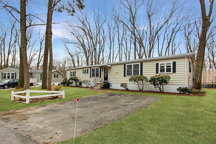 Welcome to Stoneybrook, a highly desirable 55+ community just - Beach Home for sale in Seabrook, New Hampshire on Beachhouse.com