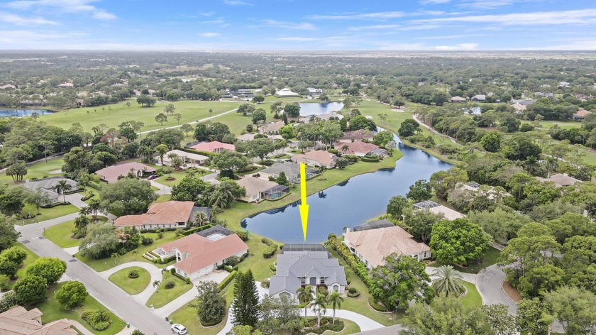 LOOK NO FURTHER! THIS BEAUTIFULLY UPDATED 3BR+Den/3BA/2.5CG PGA - Beach Home for sale in Port Saint Lucie, Florida on Beachhouse.com
