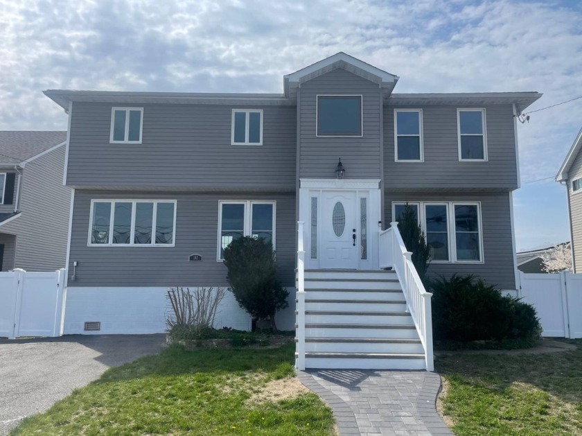 Welcome to 102 Surf Road in Lindenhurst, a stunning custom-built - Beach Condo for sale in Lindenhurst, New York on Beachhouse.com