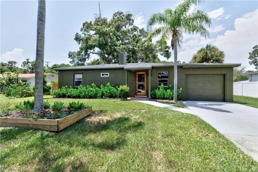 This charming vintage home in the heart of Vero Beach seamlessly - Beach Home for sale in Vero Beach, Florida on Beachhouse.com