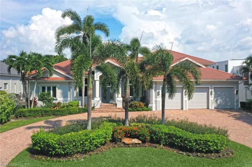 PRICED TO SELL! This stunning 4-bedroom + den, 3.5-bathroom pool - Beach Home for sale in Naples, Florida on Beachhouse.com