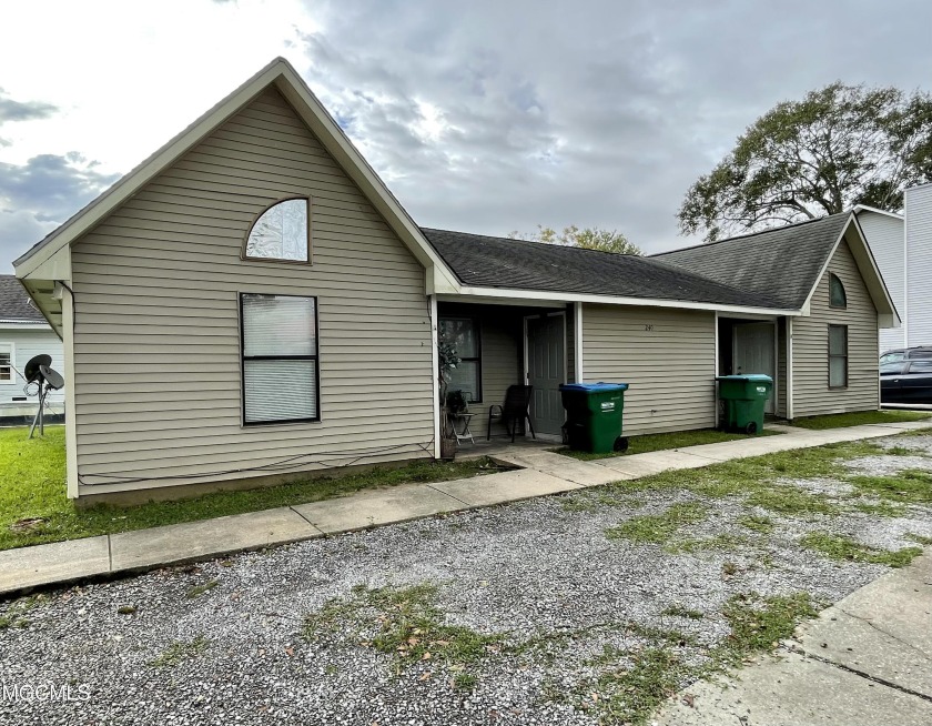 Attention all investors! This fully occupied duplex is calling - Beach Home for sale in Gulfport, Mississippi on Beachhouse.com