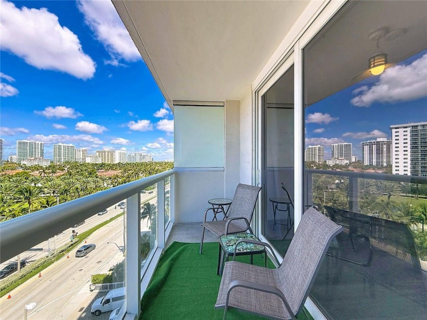 Beautiful sought after unit, oceanfront studio with gorgeous - Beach Commercial for sale in Sunny Isles Beach, Florida on Beachhouse.com