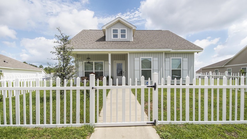 Welcome to 41 Woodsorrel Street, a charming 3-bedroom, 2-bath - Beach Home for sale in Freeport, Florida on Beachhouse.com