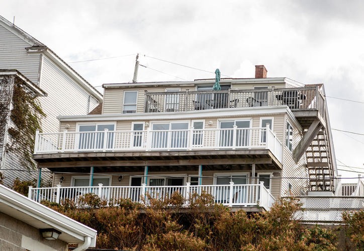 Fully renovated 2 bedroom 2 full bath condo with sweeping ocean - Beach Condo for sale in Hull, Massachusetts on Beachhouse.com