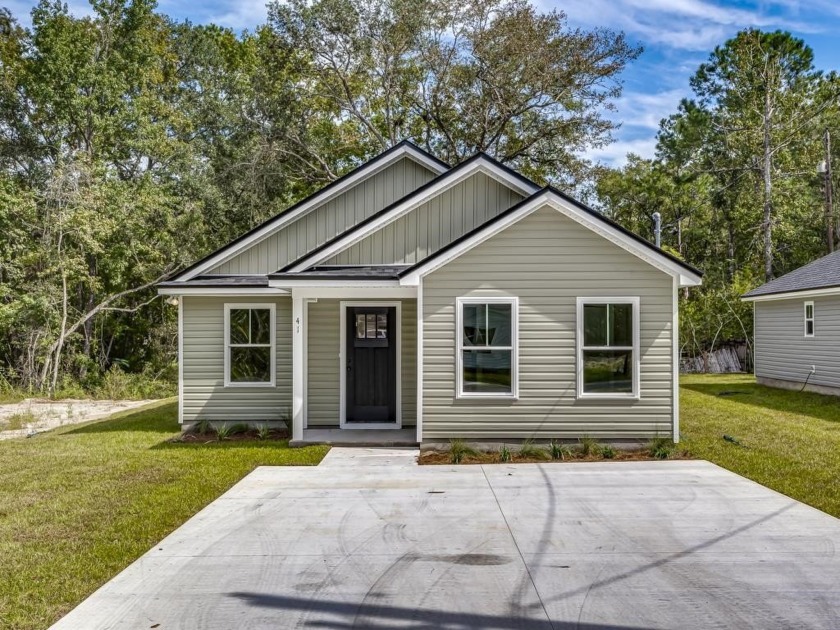 Move in-ready new construction in Lake Ellen Estates on a paved - Beach Home for sale in Crawfordville, Florida on Beachhouse.com