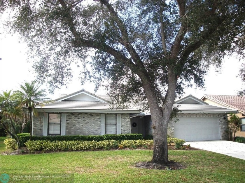 FANTASTIC 4 BEDROOM 2 AND A HALF BATHROOM POOL HOME ON WATER ON - Beach Home for sale in Coral Springs, Florida on Beachhouse.com