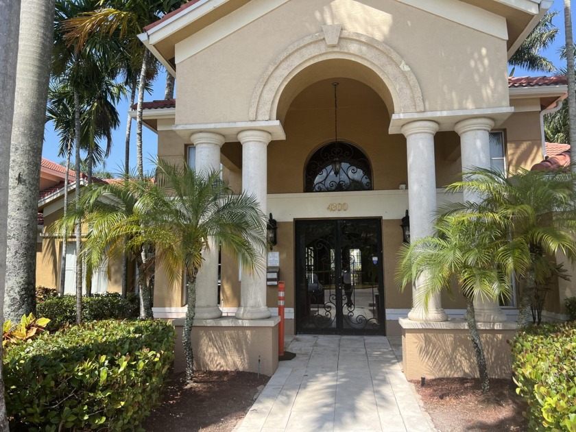 4151 San Marino Boulevard - Beach Condo for sale in West Palm Beach, Florida on Beachhouse.com