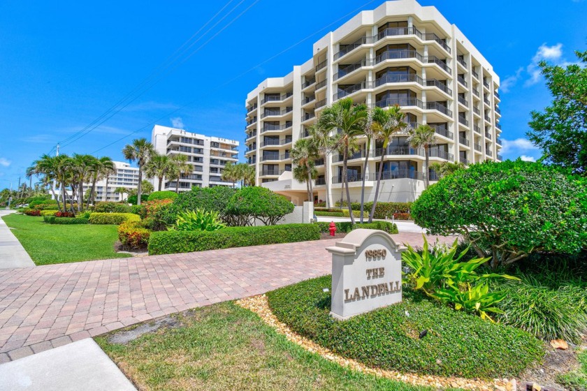 Stunning Jupiter Island direct oceanfront residence! Situated in - Beach Condo for sale in Jupiter, Florida on Beachhouse.com
