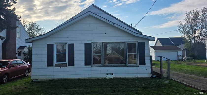 Online auction ends 5/18/26 at 1pm. Investor special, great - Beach Home for sale in Hamburg, New York on Beachhouse.com