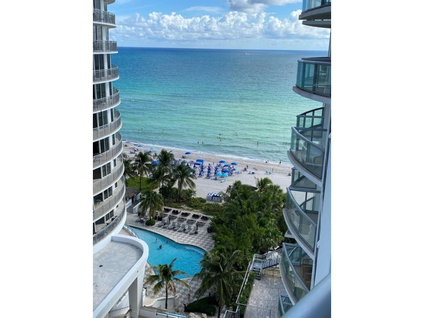 Beautiful unit at Sole, condo-hotel allowing short term rentals - Beach Condo for sale in Sunny Isles Beach, Florida on Beachhouse.com