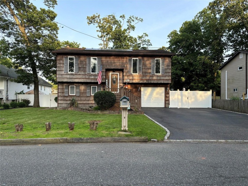 Welcome to 179 Clinton Ave, East Patchogue, NY 11772. Step - Beach Home for sale in East Patchogue, New York on Beachhouse.com