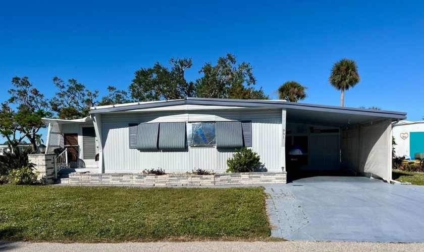 This perfectly sized 2-bedroom, 2-bathroom home is designed for - Beach Home for sale in Venice, Florida on Beachhouse.com