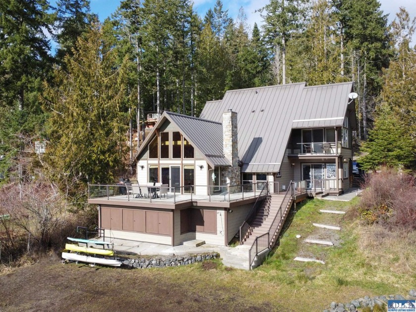 Spectacular luxury waterfront home on Lake Crescent in the - Beach Home for sale in Port Angeles, Washington on Beachhouse.com