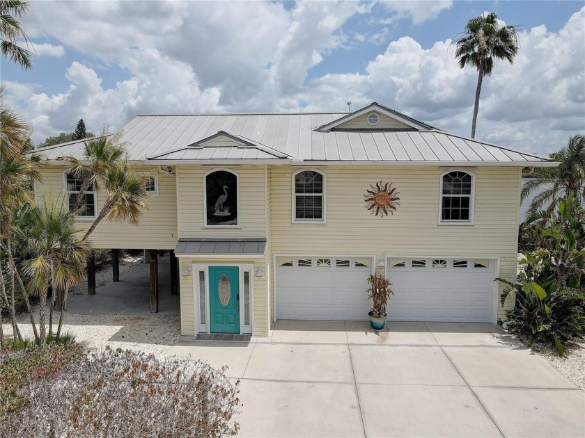 Experience true waterfront living on the Alafia River. This - Beach Home for sale in Gibsonton, Florida on Beachhouse.com