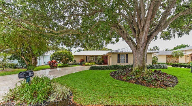 Looking for a small quiet  Boutique Community? ... Stop looking - Beach Home for sale in Tequesta, Florida on Beachhouse.com