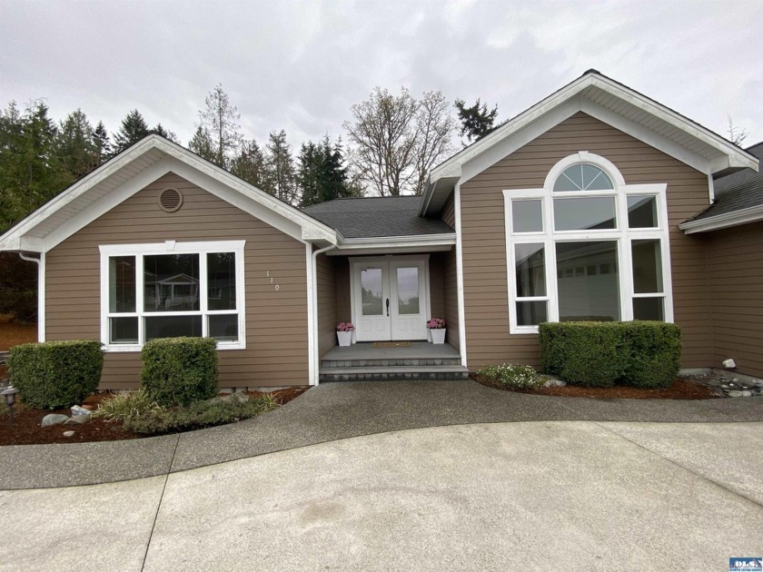 Exquisite custom built Emerald Heights home nestled in a - Beach Home for sale in Sequim, Washington on Beachhouse.com