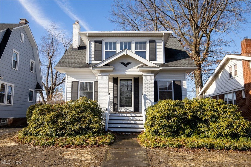 Come check out this fully remodeled 3 bed 1.5 bath home in the - Beach Home for sale in Lakewood, Ohio on Beachhouse.com