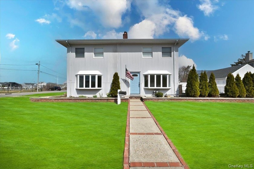 Welcome to Biltmore Shores, where location truly takes center - Beach Home for sale in Massapequa, New York on Beachhouse.com