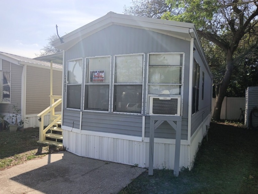 LOCATION! LOCATION!! --Charming 1 BR 1 BA. Don't miss out on - Beach Home for sale in Melbourne, Florida on Beachhouse.com