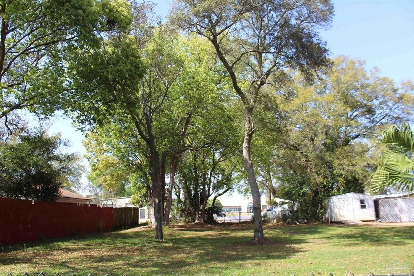 Vacant residential lot in west Fort Walton Beach. Just minutes - Beach Lot for sale in Fort Walton Beach, Florida on Beachhouse.com