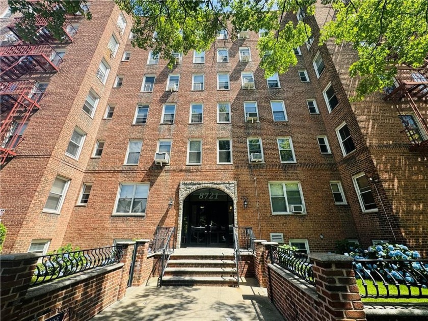 1 bedroom/1 bathroom apartment in an elevator building in Bath - Beach Other for sale in Brooklyn, New York on Beachhouse.com