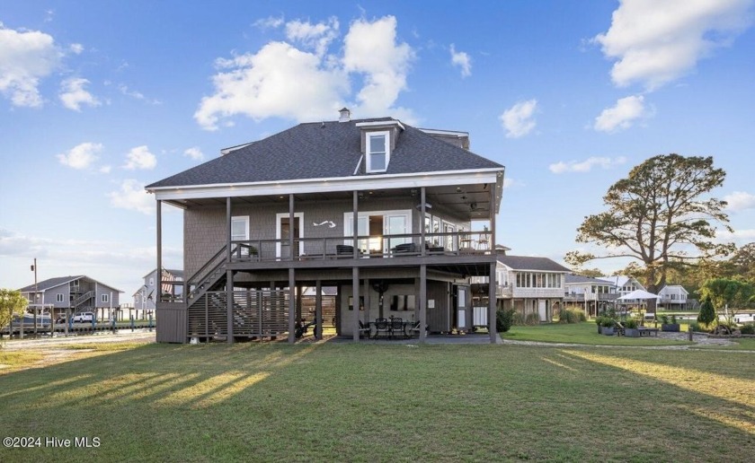 Located on the point of Kilby Island! Complete with boat lift - Beach Home for sale in Bath, North Carolina on Beachhouse.com