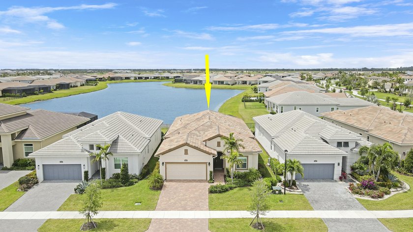BEAUTIFUL LAKESIDE LOCATION!!! This 3BDRM+DEN/3BA/2CG home in - Beach Home for sale in Port Saint Lucie, Florida on Beachhouse.com